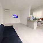 Suite Em Apartamento Compartilhado