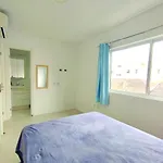 Suite Em Apartamento Compartilhado
