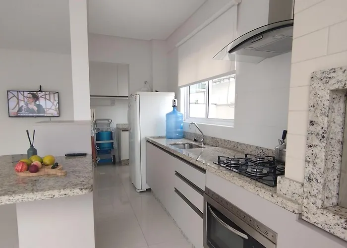 Suite Em Apartamento Compartilhado